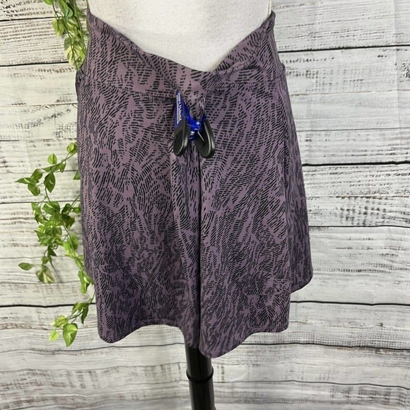 Eddie Bauer Fitness Sports Skirt size Medium Plum Black Faux Wrap Stretch Short - Picture 10 of 11
